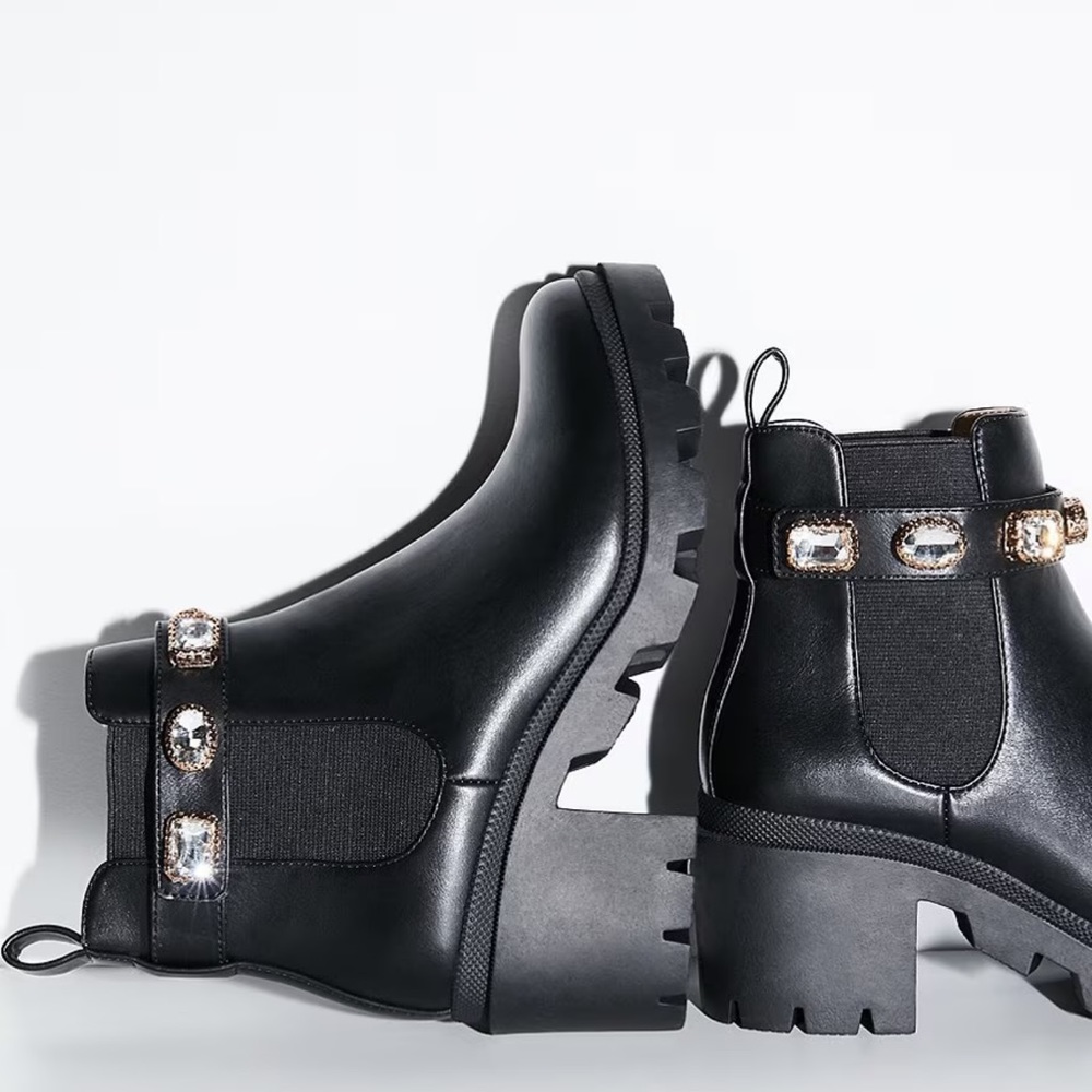 STEVE MADDEN - Amulet Jewel Embellished Lug Sole Chunky Block Heel
